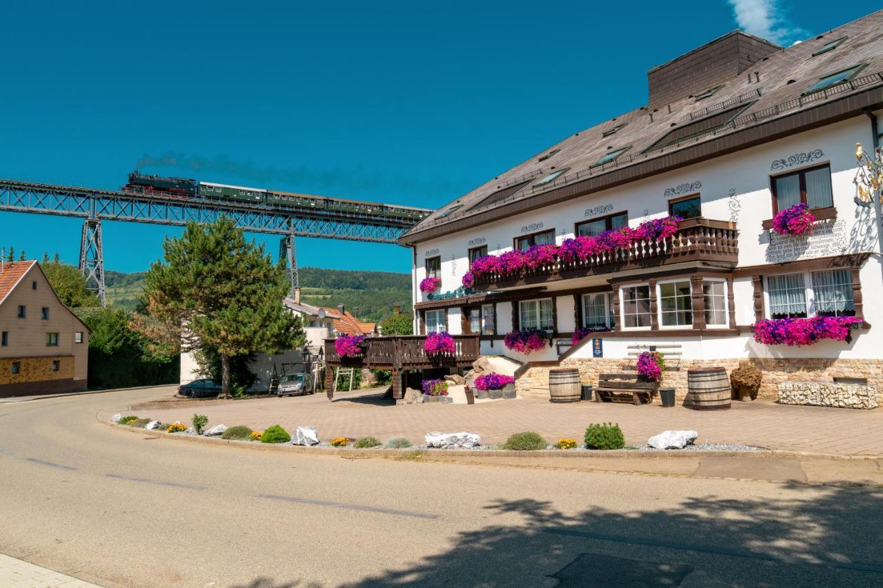 Landhotel Loewen Blumberg Eksteriør billede