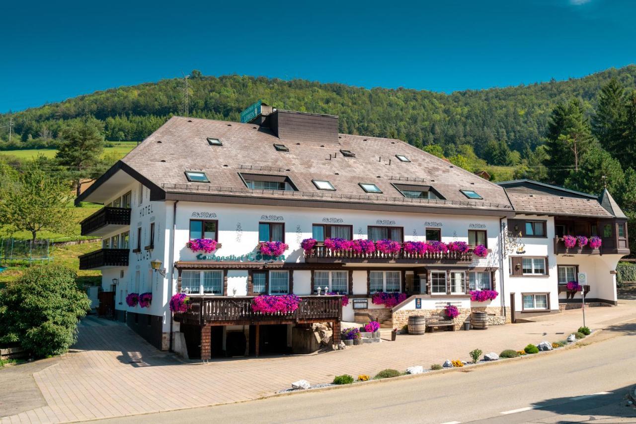 Landhotel Loewen Blumberg Eksteriør billede